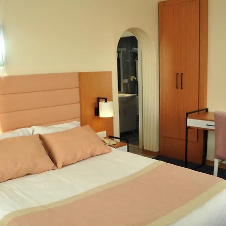 Lion Hotel 3*